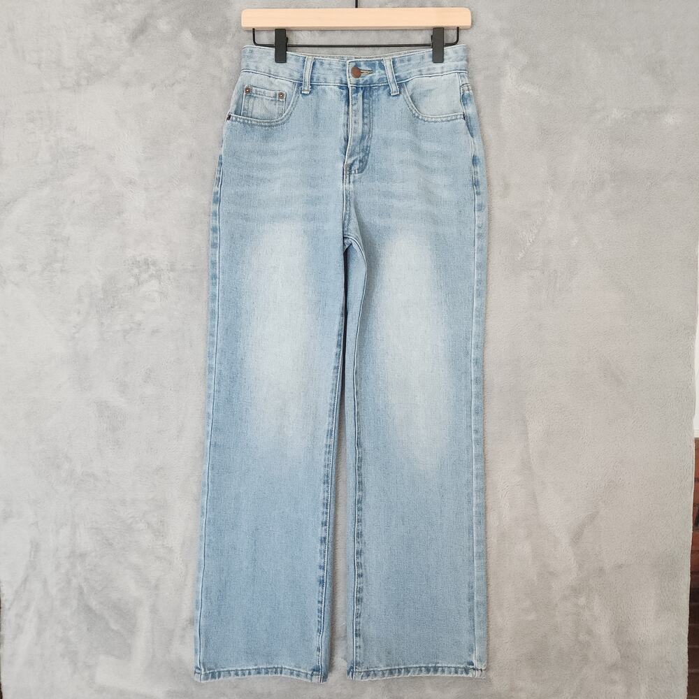 Baggy light wash high rise jeans New York embroidery streetwear Y2K inspired